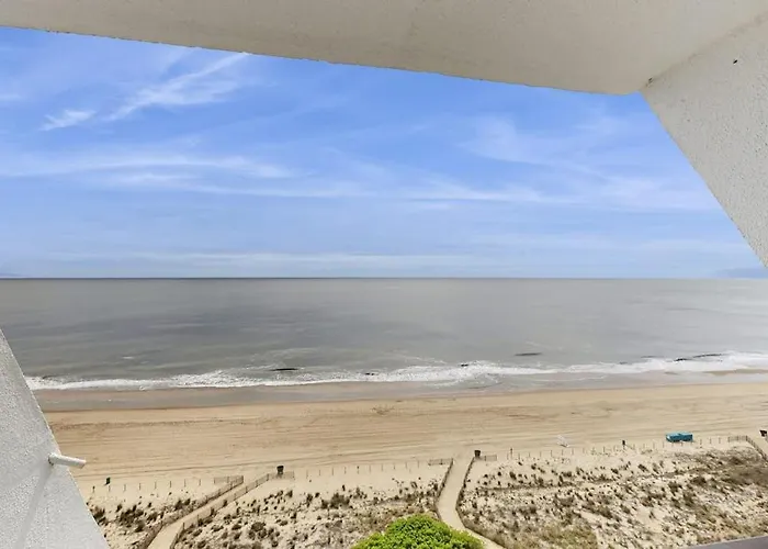 Oceanfront With A Shaded Balcony Ac Wifi Laundry & Shared Pool *
