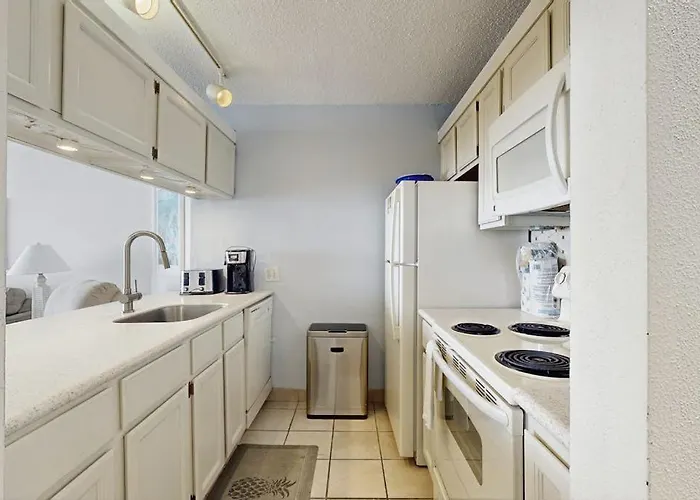 Oceanfront With A Shaded Balcony Ac Wifi Laundry & Shared Pool Holiday home