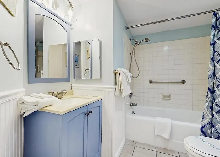 Holiday home Oceanfront With A Shaded Balcony Ac Wifi Laundry & Shared Pool *